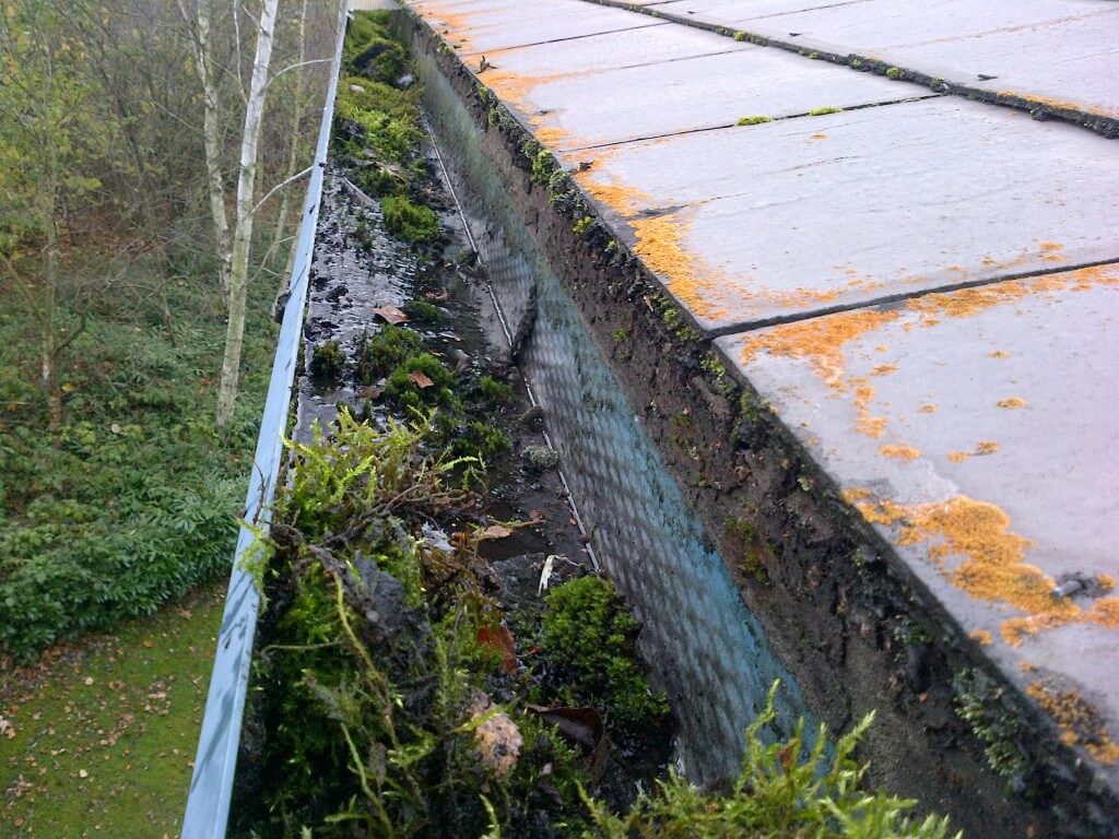 High level gutter cleaning