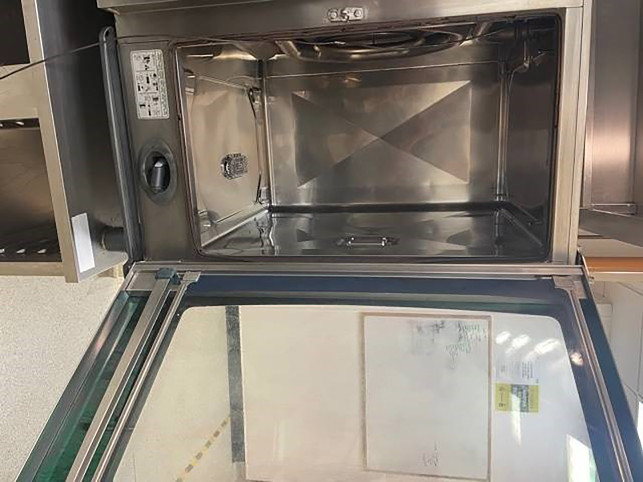 Safegroup Kitchen deep clean - oven after cleaning